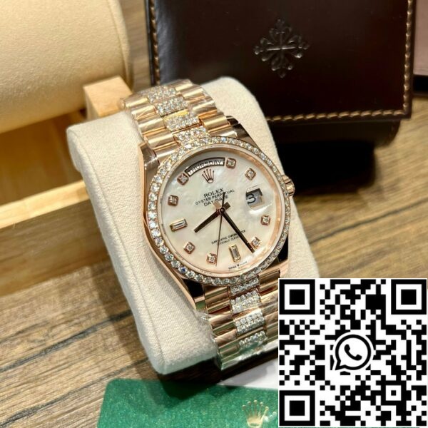 z5270468221403 977ada4a24673058e6e49f68b2e75e48 a6ea04fe f72b 4916 87be fa39ab6f8808 Rolex Day-Date M128345RBR-0030 Gyöngyház 1:1 Best Edition egyedi 18k és moissanite gyöngyház 1:1 Best Edition