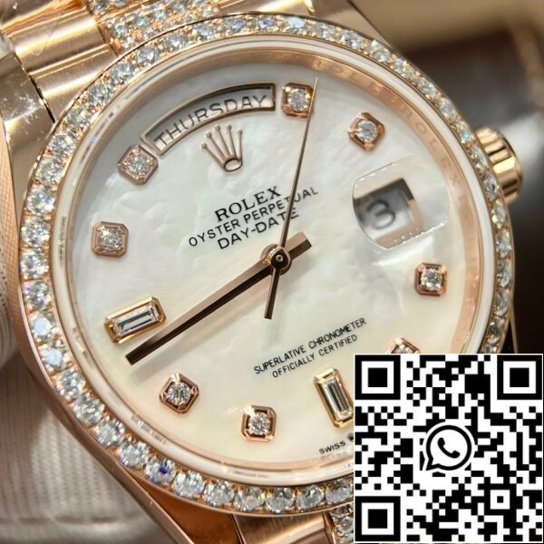 z5270468244077 bea32e3aa4f0a78696573087c1a06c82 e2a404de e8c7 4de0 b5a3 899137162853 Rolex Day-Date M128345RBR-0030 Gyöngyház 1:1 Best Edition egyedi 18k és moissanite