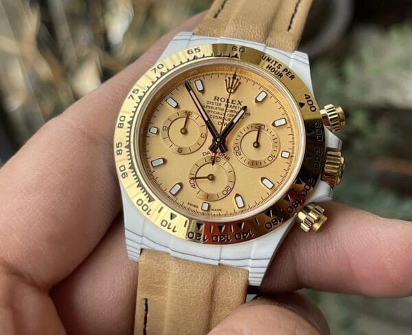 z5395505891610 f278c243dd5b37354cb9f9ee0b6e85a7 【4130 Movement DIW Modified Version】Rolex Cosmograph Daytona sorozat sárga számlap szénszálas tokban