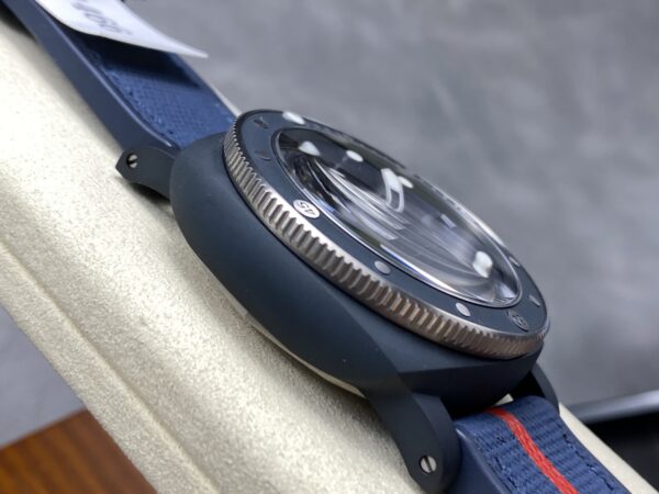 Panerai Submersible QuarantaQuattro Luna Rossa PAM01466 1:1 Best Clone VS Factory